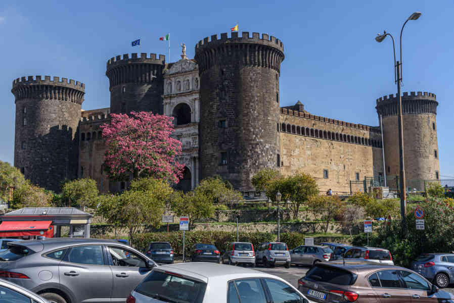 021 - Italia - Nápoles - castillo Nuevo o Maschio Angioino.jpg